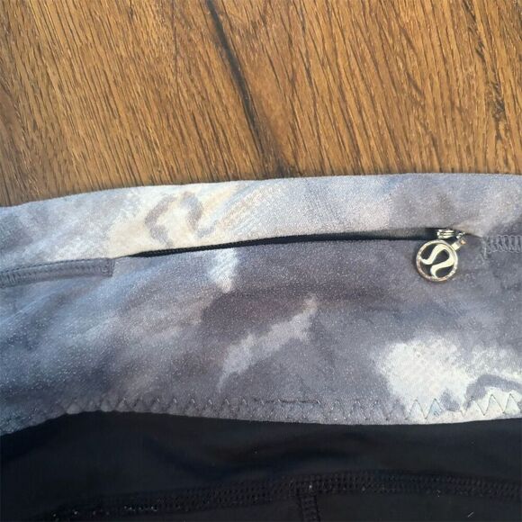 Lululemon Women's M Black Tie-Dye Reflective Capri Leggings w/ Pockets - Picture 6 of 13